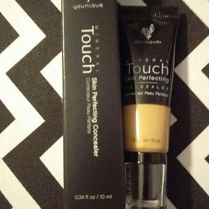 Mineral Touch Skin Perfecting Concealer